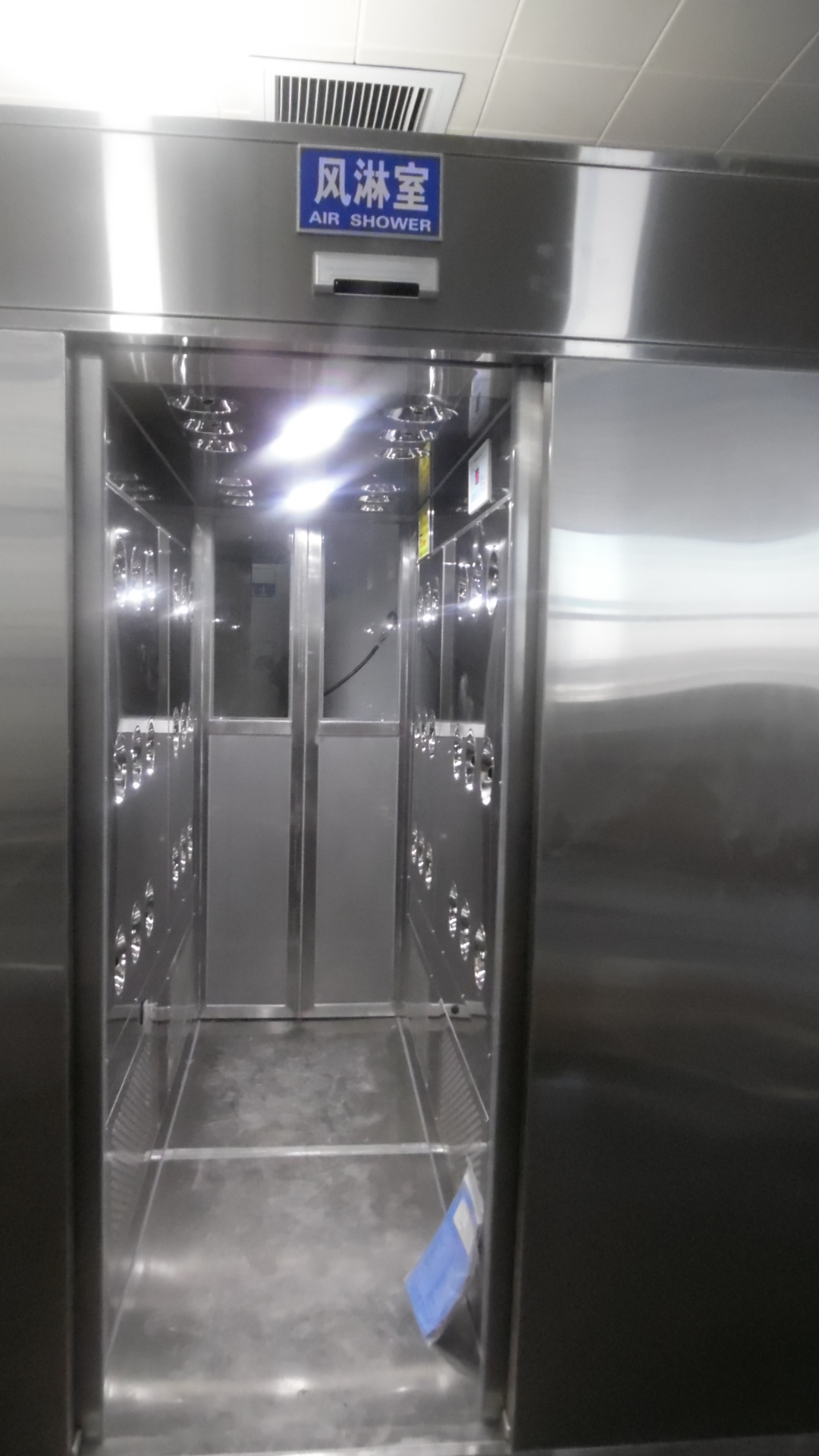 風淋室在很多的行業(yè)內得到了廣泛的應用