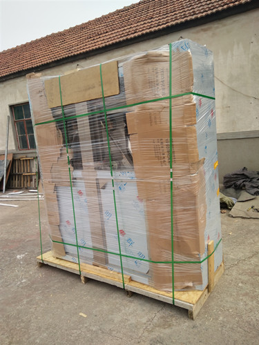 自動(dòng)門(mén)風(fēng)淋室是潔凈室中最好的凈化設(shè)備之一