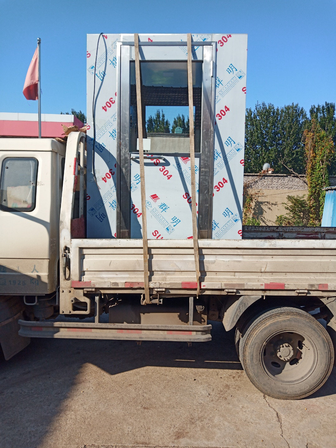 風(fēng)淋室關(guān)上門里面沒有人都吹風(fēng)怎么一回事，怎么維修？